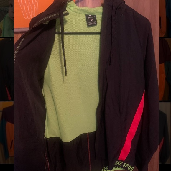 Nike Windrunner - Picture 2 of 2